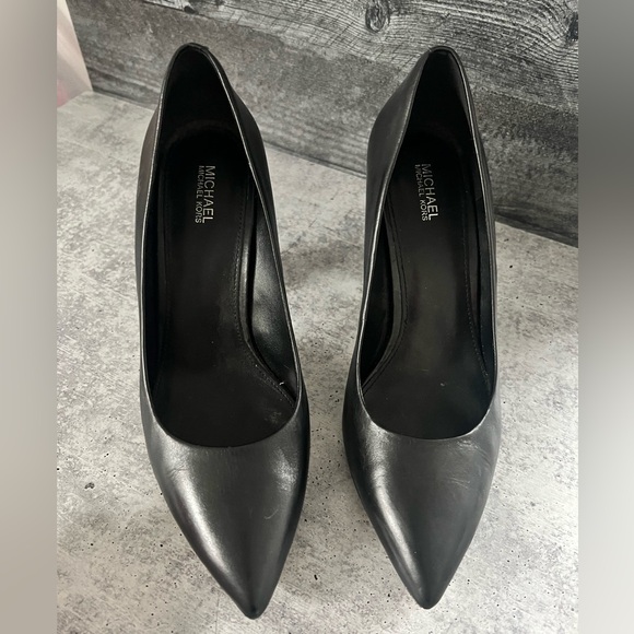 Michael Kohrs Paloma. Size 8.5 fits like size 9. - Picture 2 of 5